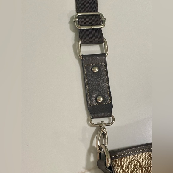 261.   NY&CO SIGNATURE CROSSBODY WITH ADJUSTABLE STRAP - Picture 2 of 9